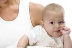 宝宝身体的营养动力有哪些？宝宝打嗝对身体有影响吗？